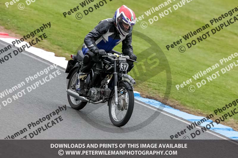 Vintage motorcycle club;eventdigitalimages;mallory park;mallory park trackday photographs;no limits trackdays;peter wileman photography;trackday digital images;trackday photos;vmcc festival 1000 bikes photographs